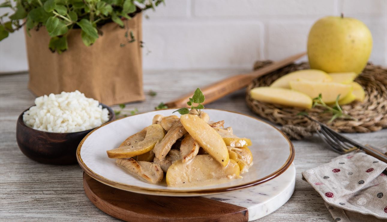 Deliciosa combinación de fajitas de pollo con manzana