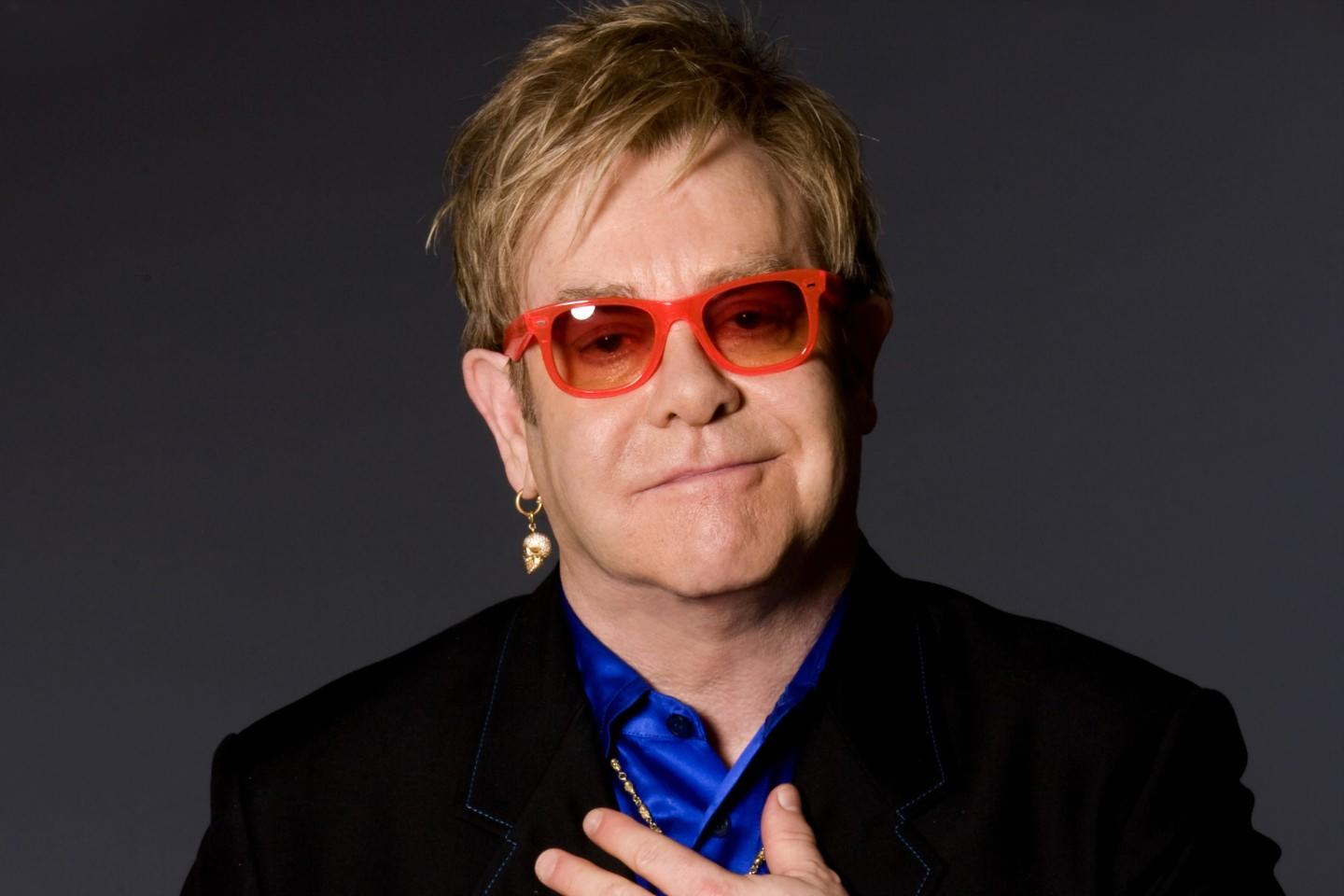 Elton John dice adiós a los escenarios y anuncia la fecha de su retiro