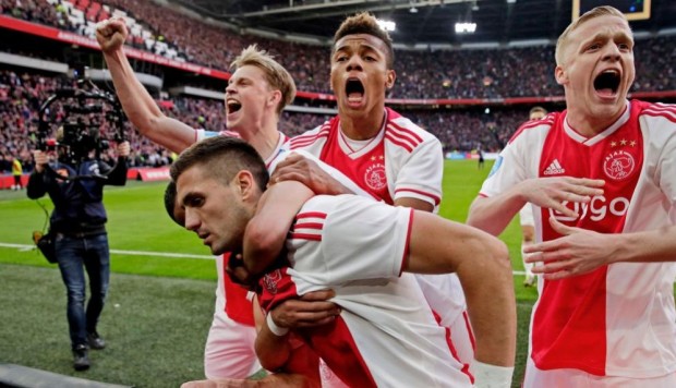 “Chucky” y PSV comprometen liderato ante Ajax