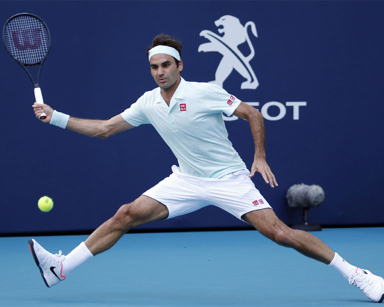Federer avanza a cuartos en Miami; Djokovic es eliminado