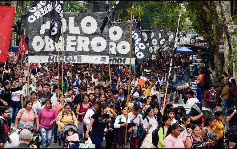 Sindicatos marchan por un cambio de rumbo económico en Argentina