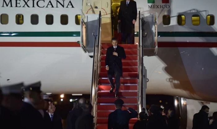 Comitiva de Peña Nieto gastó 26 mil pesos por hora en platillos a bordo del avión presidencial