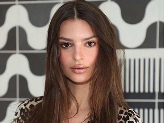 Emily Ratajkowski se desnuda como protesta por ley antiaborto