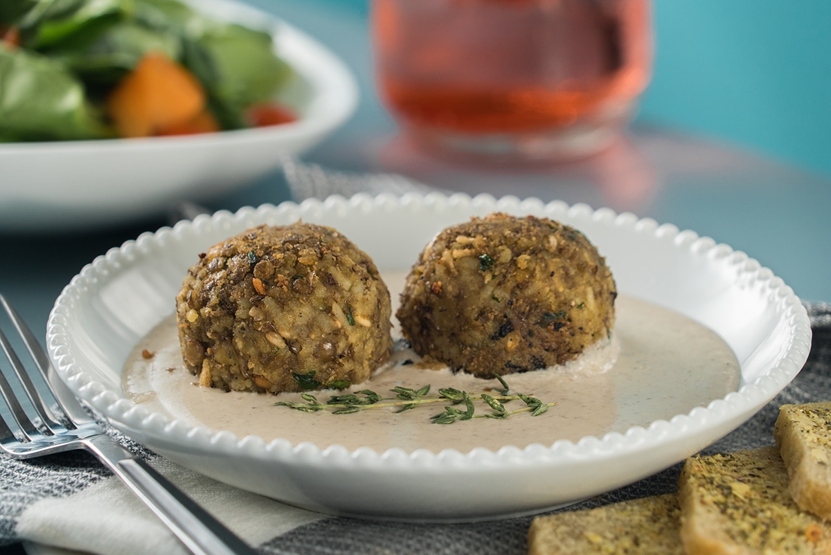 Albóndigas veganas con salsa de champiñones