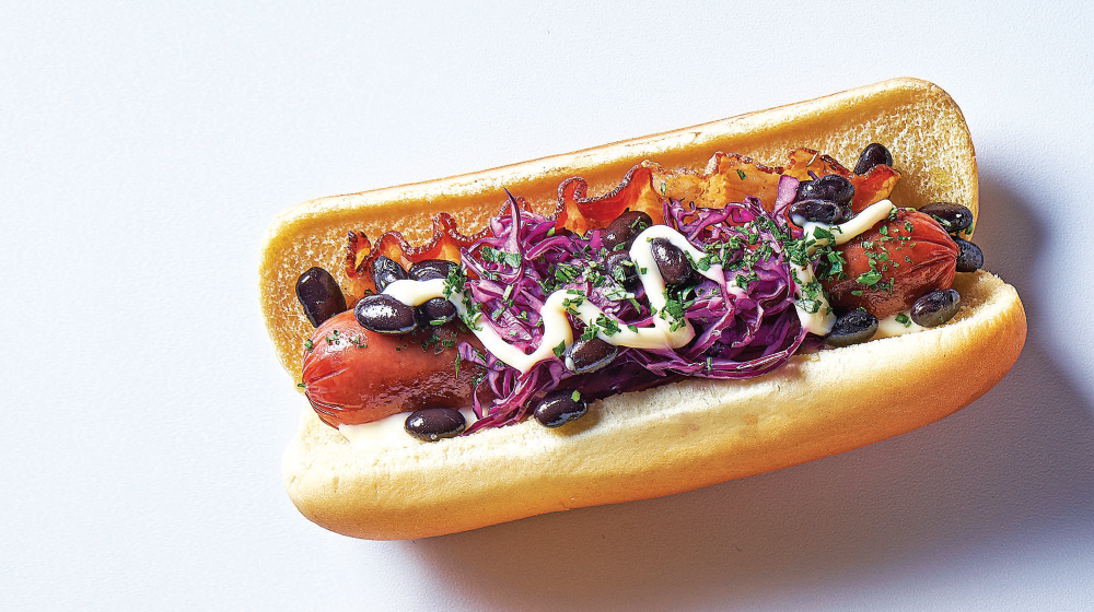 Hot dog con frijoles y col morada