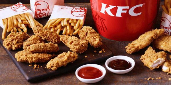 Finge ser inspector y come gratis por un año en KFC