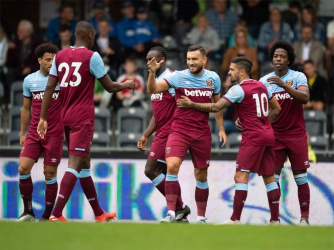 “Chicharito” participa en triunfo del West Ham