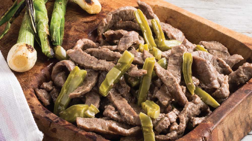 Fajitas de bistec con nopales asados