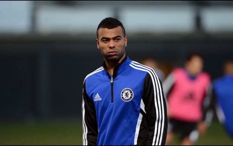 Ashley Cole anuncia su retiro de las canchas