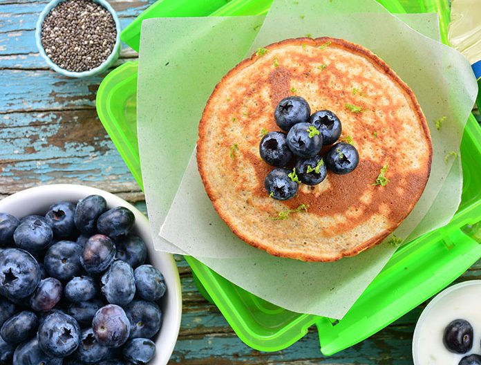 Hot cakes de chia y blueberries