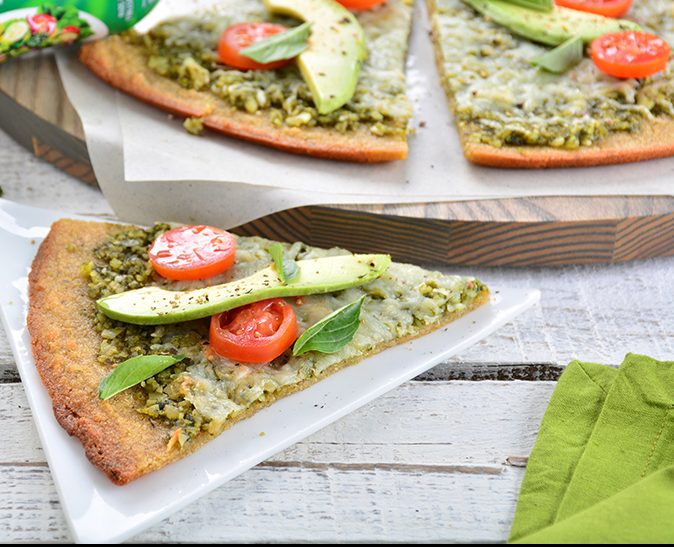 Pizza de quinoa pesto y aguacate