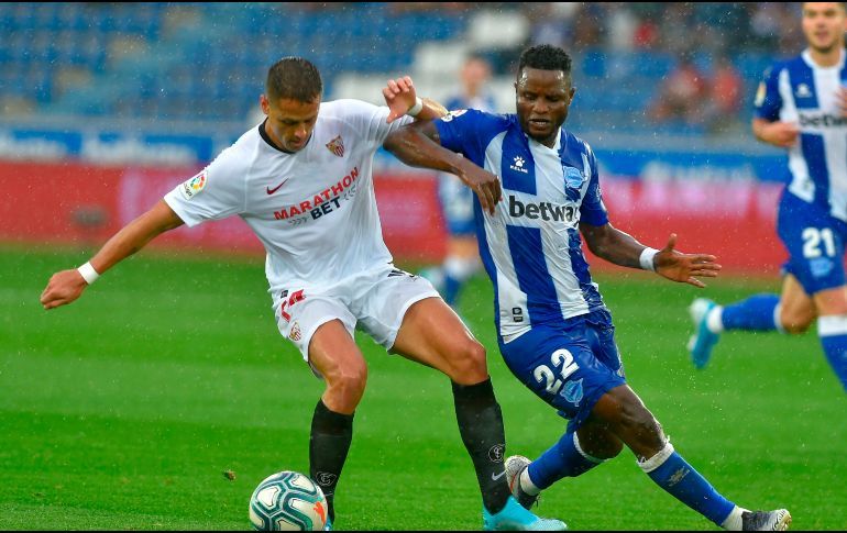 “Chicharito” Hernández debuta en victoria de Sevilla sobre Alavés