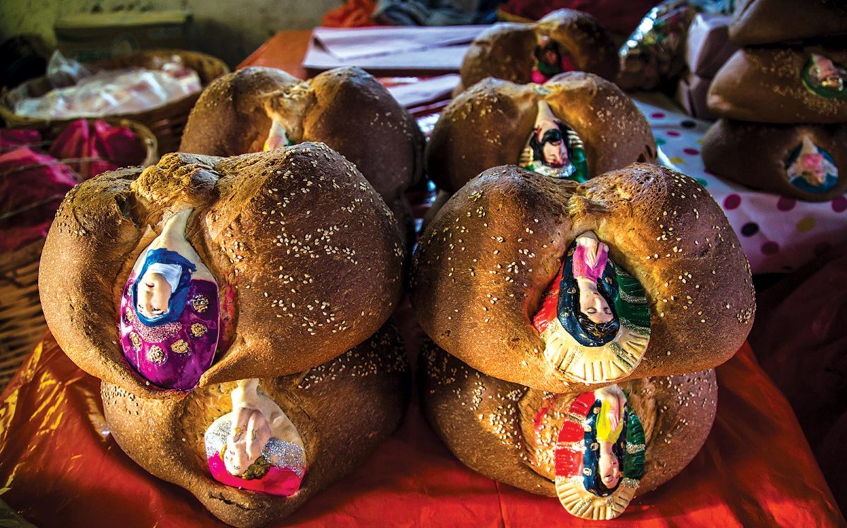 Pan de muerto en Oaxaca, muy original ¡Tiene cuerpo y cara!