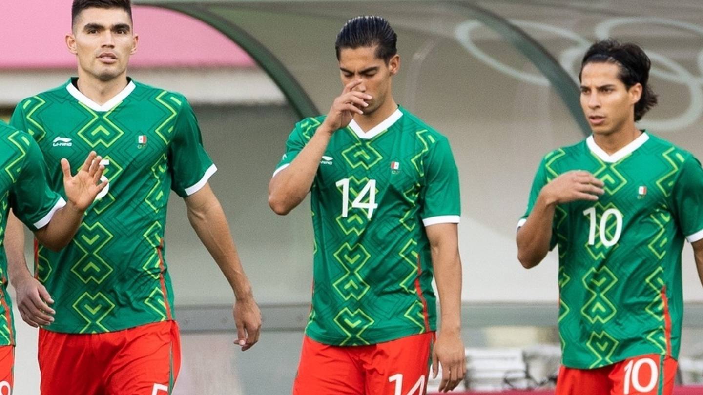 Uniforme de la Selección Mexicana presenta un error en la bandera